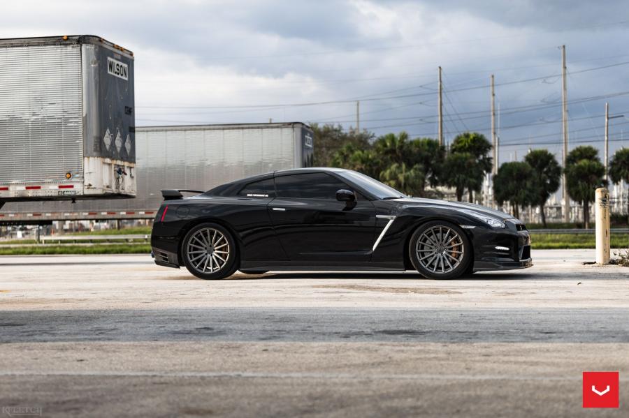  Nissan GT-R on Vossen Wheels (VFS2) 2017 года  (фото 5 из 13)